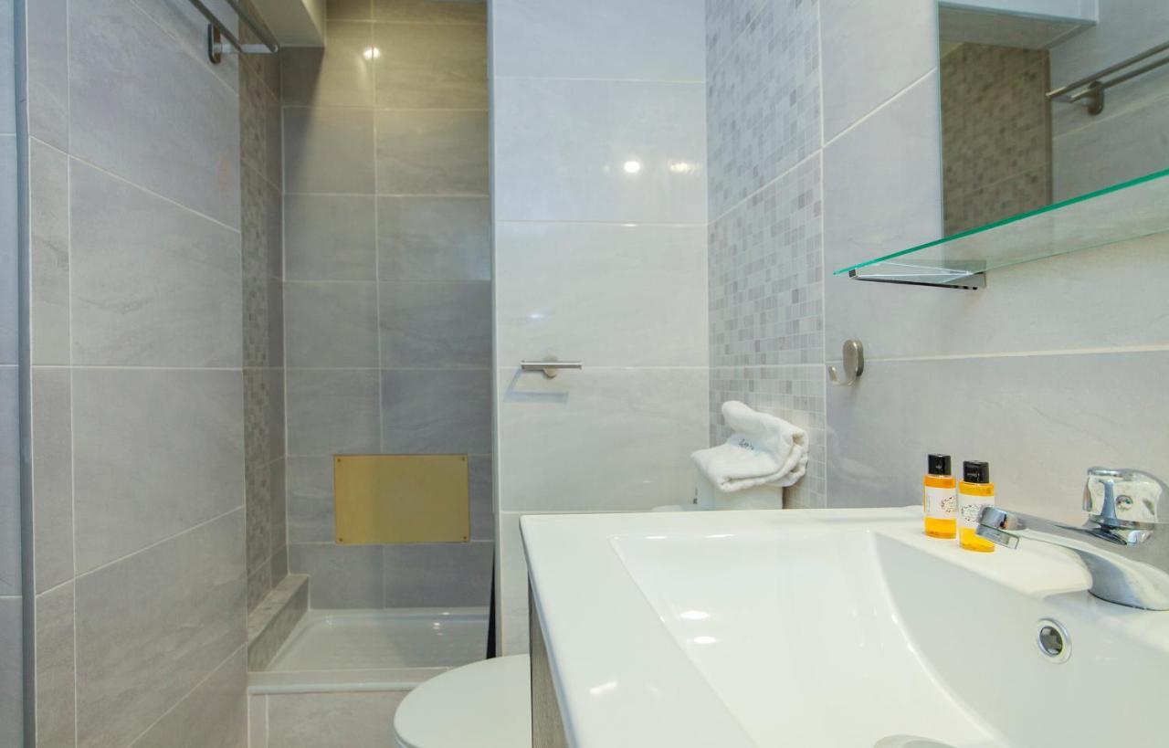 B21 - Oliveira Cozy Flat Lagos